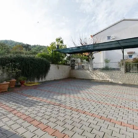 Ivarossa Apartment *