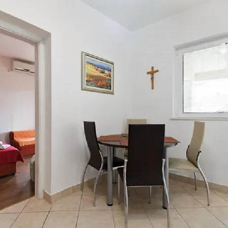 Ivarossa Apartment *